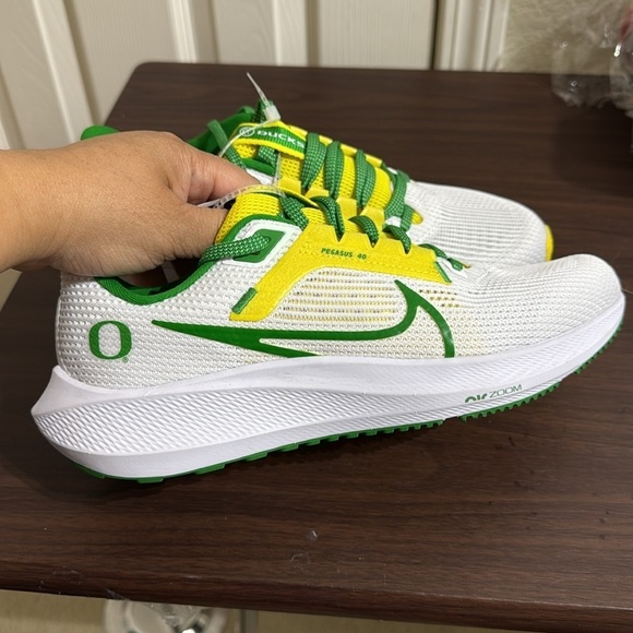 Nike Pegasus 40 Oregon Ducks- Brand New No Box - Picture 2 of 6